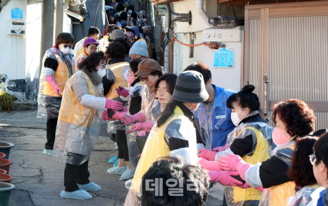 [포토]따스한 온기를 담아 손에서 손으로