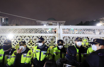 서울경찰청, 오전 1시부터 '을호비상' 발령…비상체제 돌입