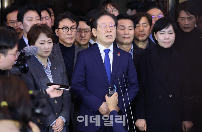 [포토]비상계엄 해제 요구 결의안 가결, '입장 밝히는 이재명 대표'