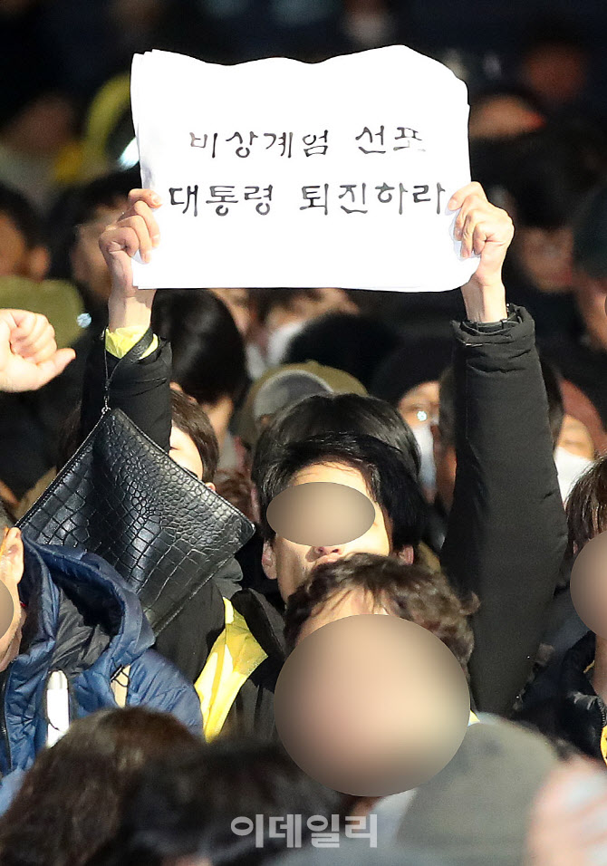 [포토]비상계엄령 선포, 시민들 대통령 퇴진하라