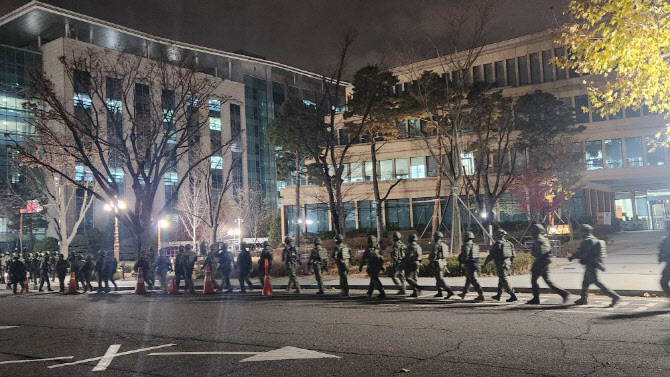 국회의원 계엄해제 표결까지 차단하려 한 국회경비대장