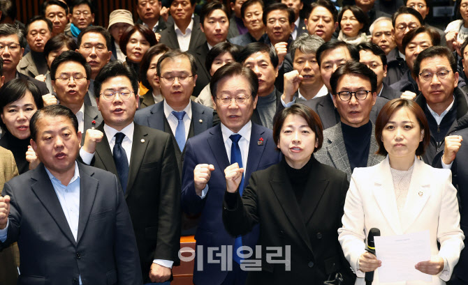 민주 “尹, 불벼락 같은 심판 피할 수 없어…빠른 시일 내 탄핵 추진”(종합)