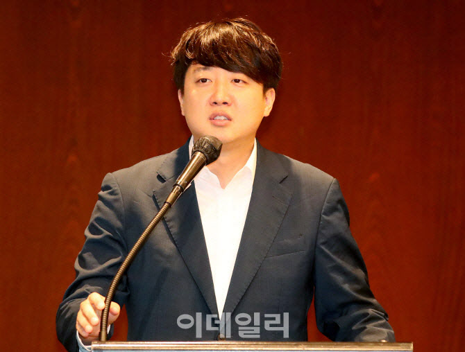 이준석, 尹 비상계엄 선포에 “반 헌법적 행위는 탄핵 사유”