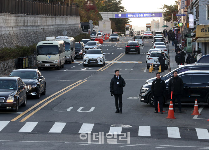 [포토] 비상계엄 철회한 대통령실 출입구