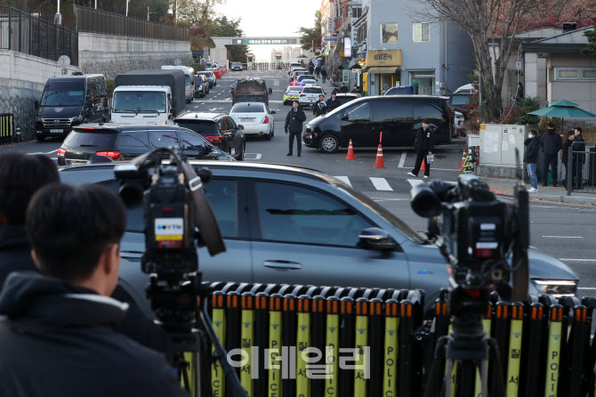 [포토] 대통령실 주시하는 취재진