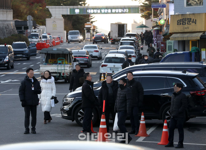 [포토] 비상계엄 해제한 대통령실 출입구 분위기