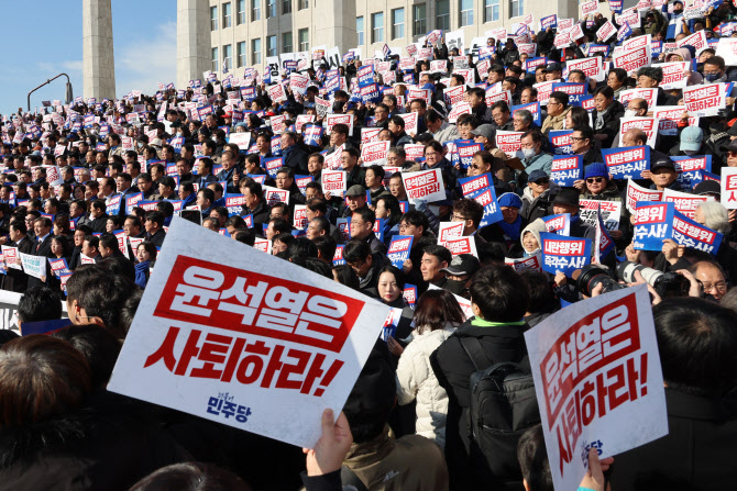 [특징주]비상계엄 사태에 조기 대선 가능성↑…저출산 관련주 급등