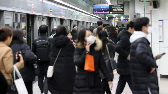 철도노조 총파업 첫날…열차 운행률 93%, 파업참가율 22%