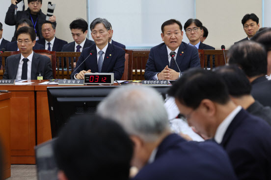 행안 장관 “尹, 가볍게 판단하는 분 아냐…‘국회봉쇄’ 발언은 취소”(종합)