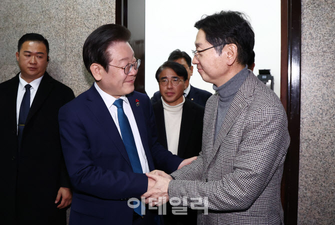 이재명 만난 김경수 “국회가 계엄 해제에 큰 역할 해줬다”