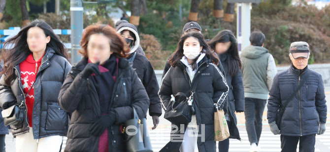 쌓인 눈은 빙판길로…대기 건조, 화재도 유의해야[오늘날씨]