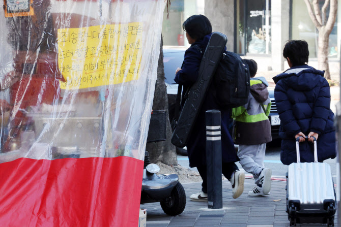 '잘 생겨서 난리났던 붕어빵 사장님의 최후'...붕세권은 어디로?