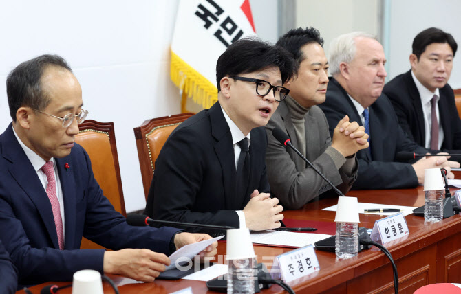 한동훈 “국민 지키기 위해 尹 신속한 직무집행 정지 필요”…사실상 탄핵 찬성(상보)