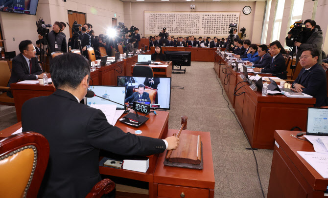 법무장관 "내란죄 표현 동의 못해"…정청래 "비겁하다"(상보)