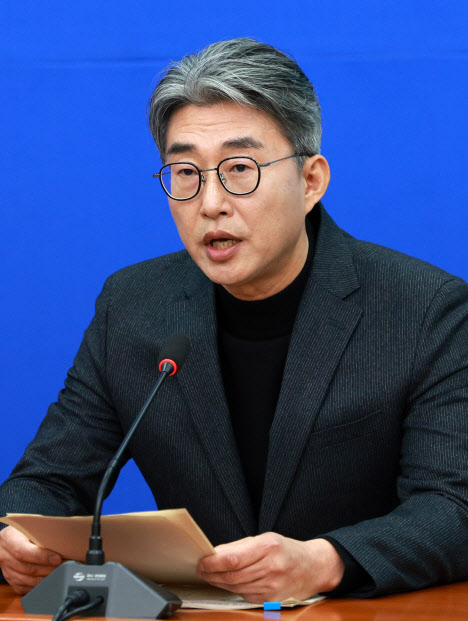 민주 "尹탄핵안 표결시점, 상황 따라 결정…신속 대응할 것"