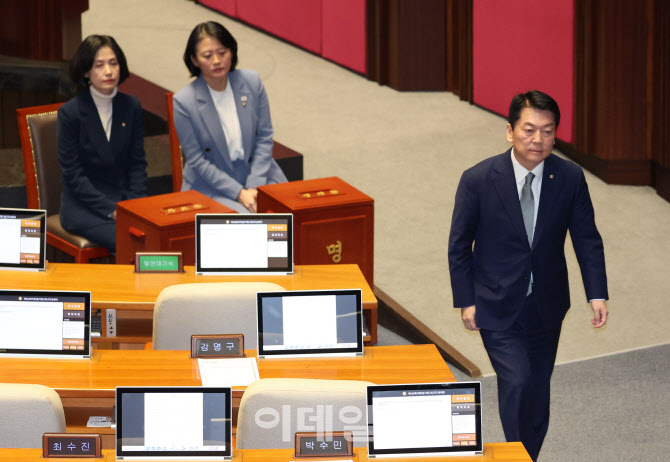 [포토]안철수, '대통령 탄핵소추안 투표'