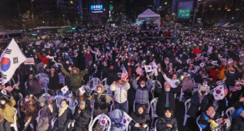 국민의힘 尹 탄핵 표결 불참하자…“이겼다!” 조기 해산한 보수 단체