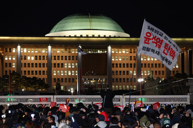 국내 정치 리스크 확대 속 외국인 투자자에 쏠리는 눈[채권브리핑]