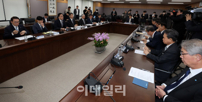 [포토]김병환 금융위원장, "금융지주, 대외 신인도 최전방"