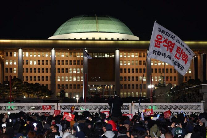 작가회의 “정당 자격 없는 ‘국민의힘’ 탄핵에 동참하라”