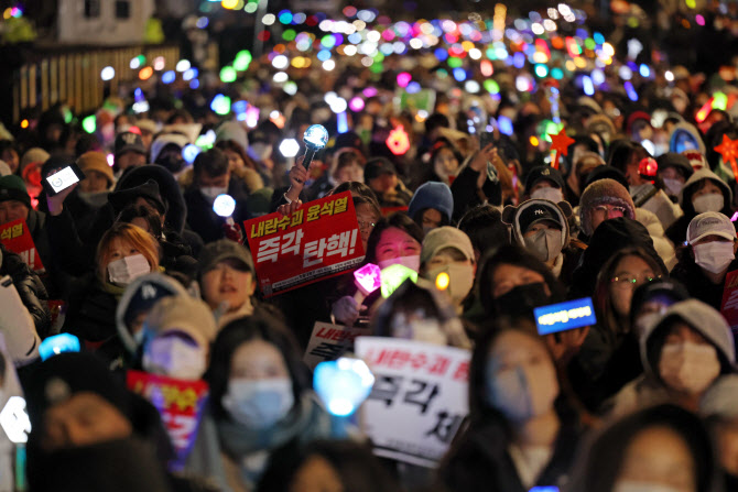 [특징주]'계엄사태' 여파 K2전차 연내 수출계약 불투명…방산주↓