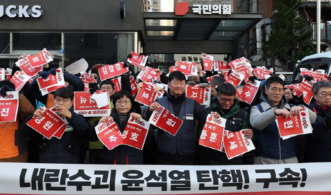 계엄·탄핵 發 쇼크…車·항공업계 '신음'