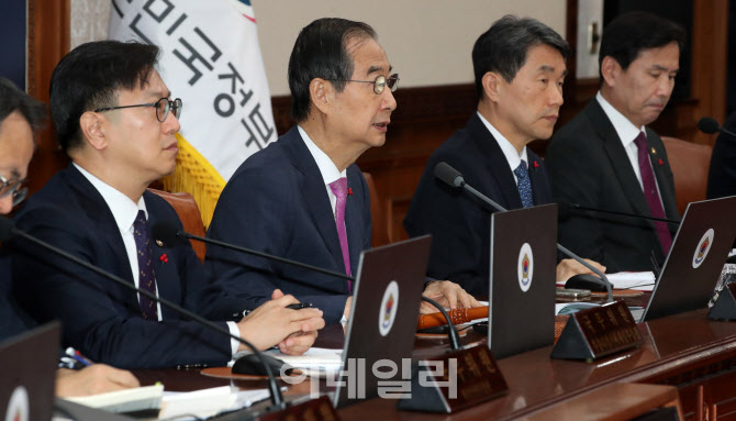 [포토] 한덕수 총리 “국정 공백 없도록 혼신의 노력 다할 것”