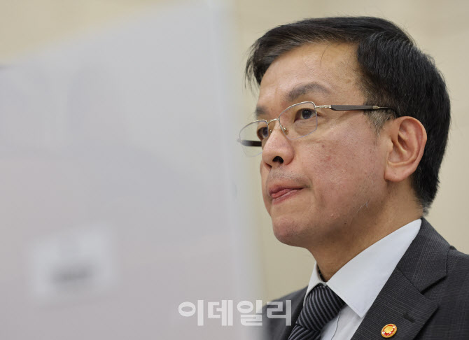 기재부 "최상목 부총리, 계엄 강하게 반대…한은 총재가 사표 만류"