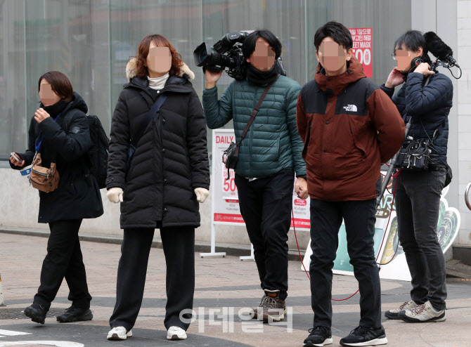 [포토] 명동길 취재하는 일본 보도진