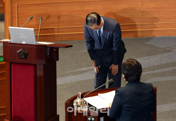 [포토]'허리숙여 사과하는 한덕수 국무총리'