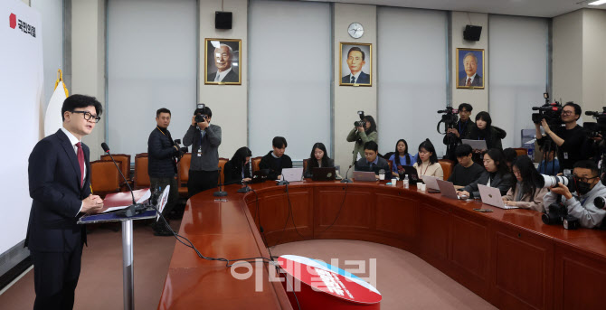 [포토]한동훈 대표, "尹, 본인 임기 당에 일임하겠단 약속 어긴 것"