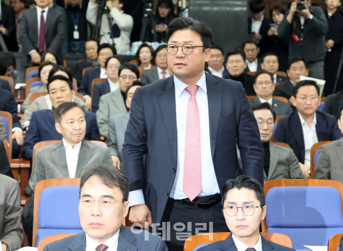 [포토]한동훈 대표에게 항의하는 강명구 의원