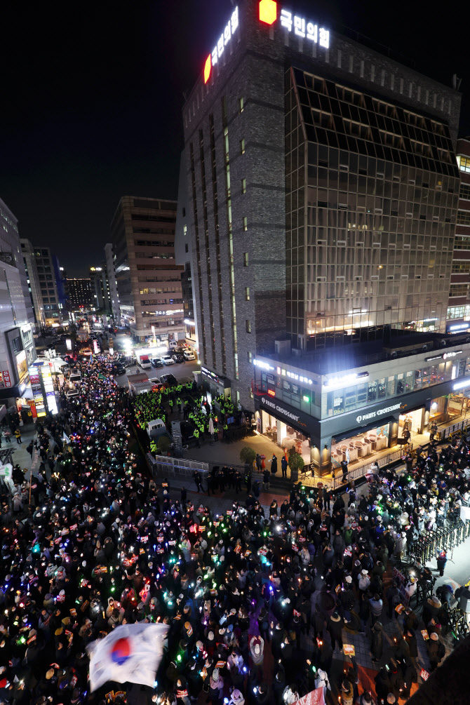 유상임 장관 "통신장애 불편 없어야"…14일 尹탄핵 집회 앞두고 대응 점검