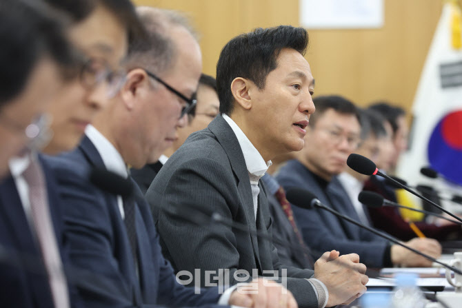 [포토]비상경제회의 모두발언하는 오세훈 시장