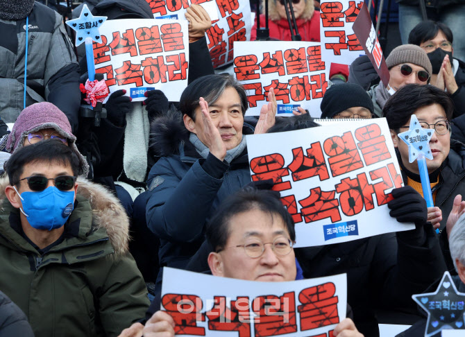 [포토]'尹 탄핵' 집회 참가한 조국 전 대표