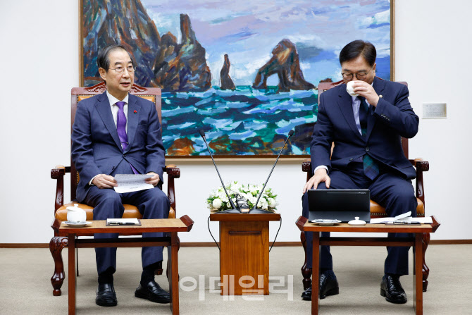 [포토]우원식, 한덕수 대행에 "국회·정부, 국정협의체 조속 가동 중요"