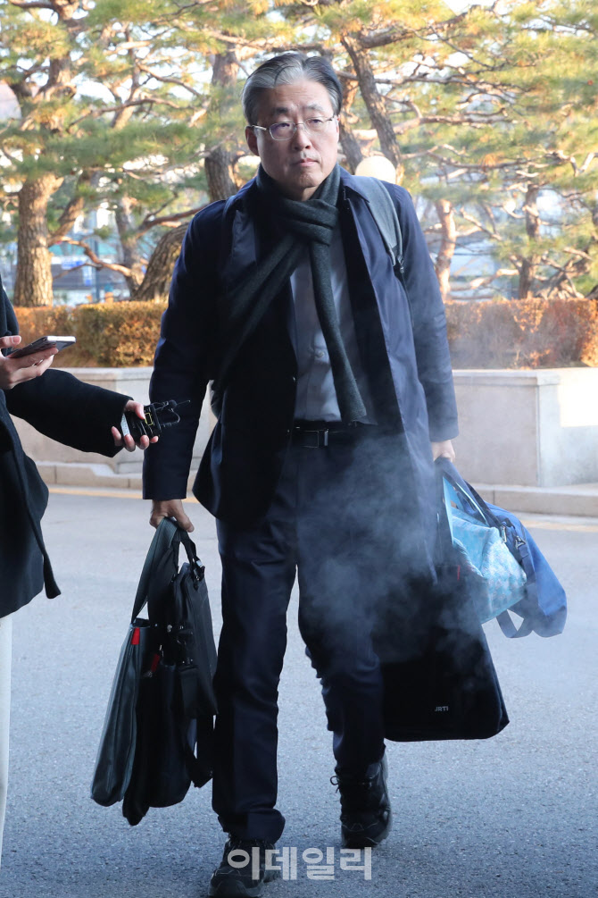 [포토]출근하는 김형두 헌법재판관