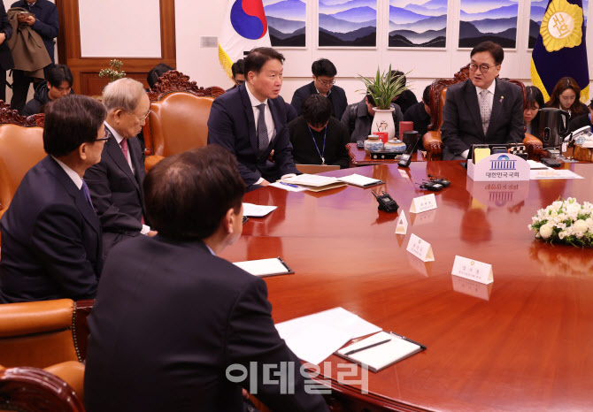 [포토]우원식 국회의장, '경제단체장과 비상간담회 개최'