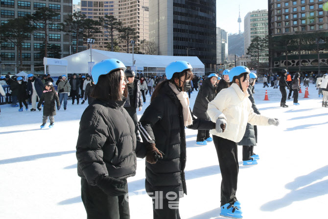 [포토]손 잡고 스케이트 타요~