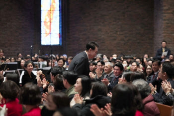 `지난해 尹동행` 유인촌, 성탄절 여의도순복음·명동성당 찾는다