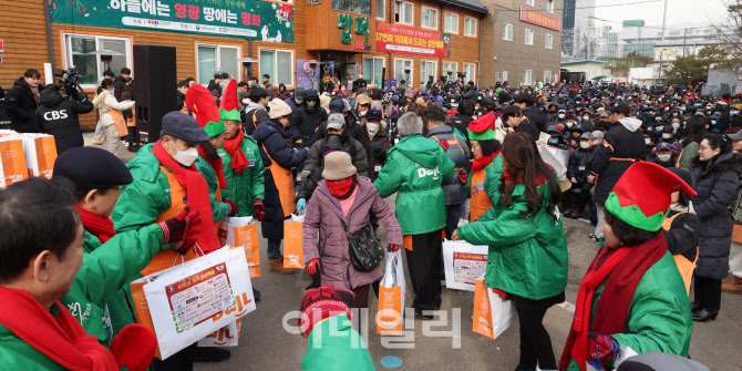 [포토]성탄절 온기로 나누는 행복