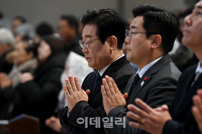 [포토]명동성당 성탄 대축일 미사 참석한 이재명-박찬대