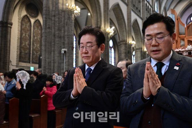 [포토]명동성당에서 기도하는 이재명 대표-박찬대 원내대표