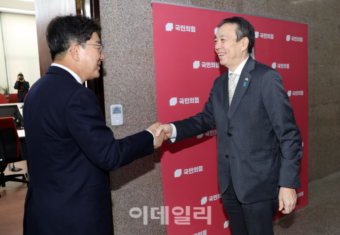 [포토]권성동 원내대표, '미즈시마 고이치 주한일본대사 접견'