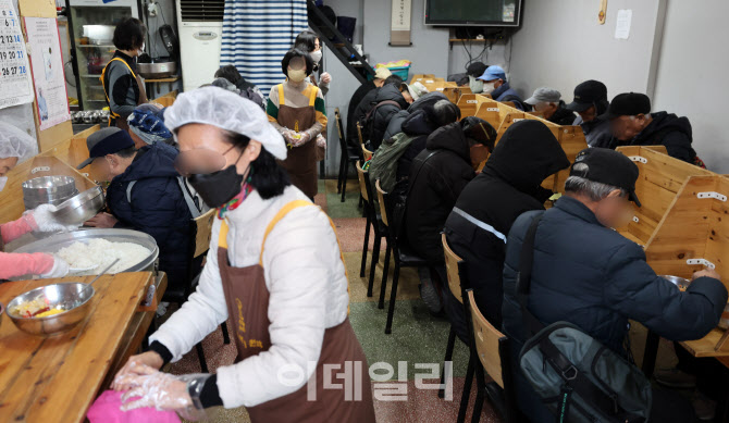 [포토]급속히 늙는 한국… 7년 만에 고령→초고령으로