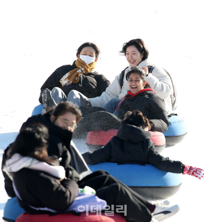 [포토]한강공원에서 즐기는 눈썰매