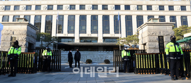 [속보]헌재 "韓 탄핵소추 효력, 헌재결정 이전에 부인 어려운 것이 중론"