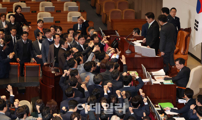 2년간 14건…탄핵 남발에 변호사 비용 예산부담↑