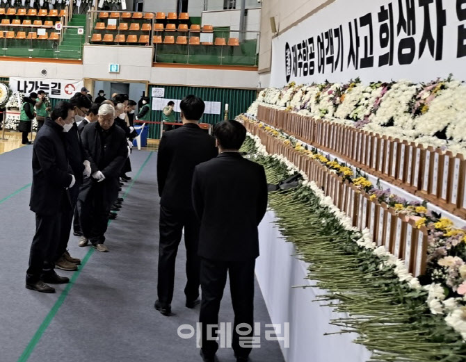 한국교회총연합, 무안 합동분향소 찾아 조문