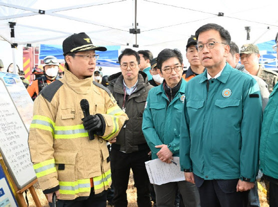 崔 권한대행 "제주항공 참사 유가족 지원 만전, 충분히 소통해달라"